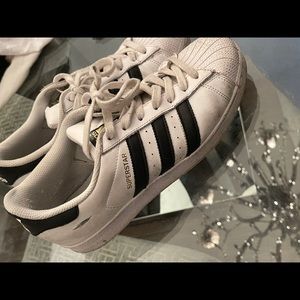 Adidas superstars
